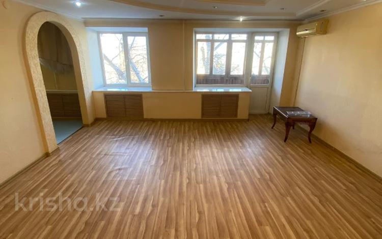 3-комнатная квартира, 67 м², 4/5 этаж, Назарбаева 7 за 19 млн 〒 в Усть-Каменогорске — фото 2