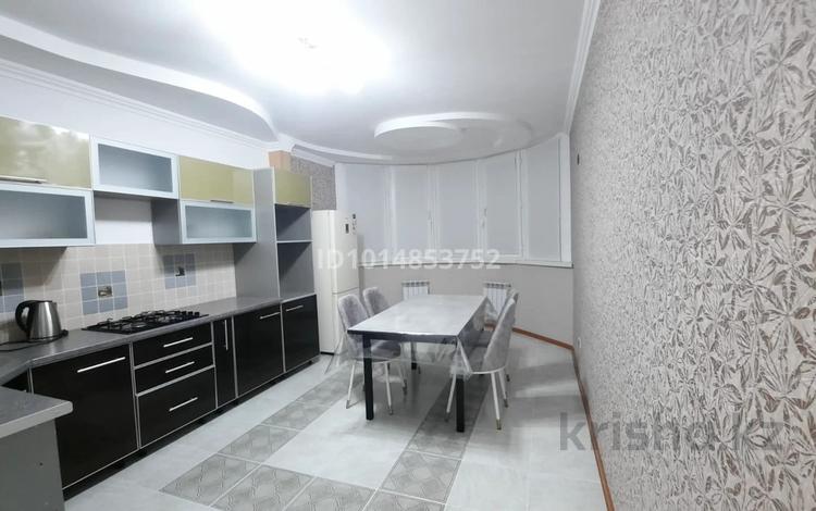 2-бөлмелі пәтер · 76 м² · 6/9 қабат, Жарбосынова 71, бағасы: 29 млн ₸ в Атырау — фото 2