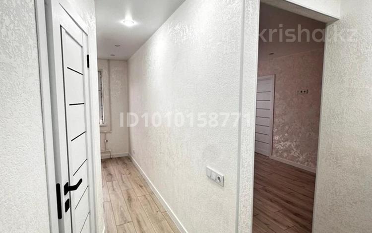 3-комнатная квартира · 47 м² · 1/5 этаж, мкр 5, Есет - батыра за 18.5 млн 〒 в Актобе — фото 2