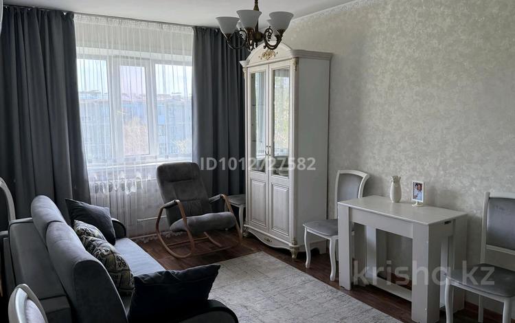 3-комнатная квартира · 61.1 м² · 5/5 этаж, Майкудук, Майкудук, мкр Восток-2 10 за 17.5 млн ₸ в Караганде, Алихана Бокейханова р-н — фото 2