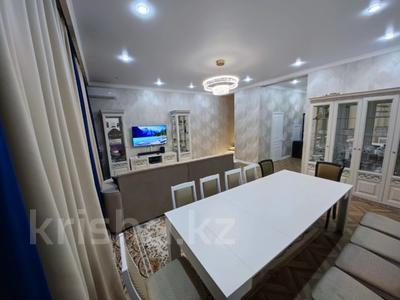 4-бөлмелі пәтер · 200 м² · 2/2 қабат, мкр Думан-1, Бурабай, бағасы: 90 млн ₸ в Алматы, Медеуский р-н