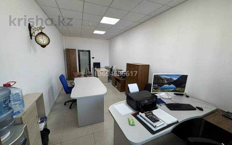 Офисы, кабинеты и рабочие места • 22 м² за 90 000 〒 в Астане, Нура р-н — фото 4