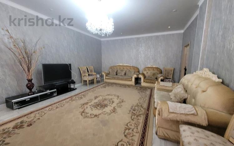 4-комнатная квартира · 180 м² · 9/9 этаж, 14-й мкр. 58 за 400 000 ₸ в Актау, 18-й мкр  — фото 2