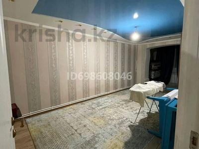 3-комнатная квартира · 65 м² · 5/5 этаж, Гагарин 137А — Магазин Нәби. 1000 мелочей за 200 000 ₸ в Шымкенте, Туран р-н