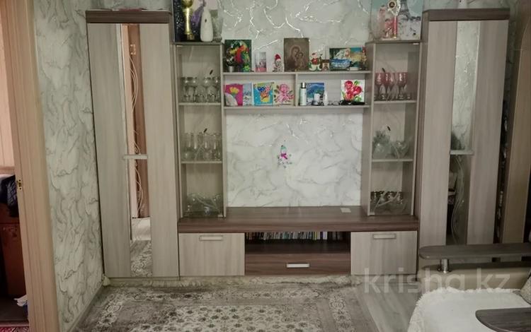 4-комнатная квартира · 63 м² · 4/5 этаж, Шухова 12 — 20 микрорайон за 20.5 млн 〒 в Петропавловске — фото 2