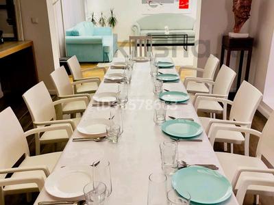 Дом · 4 комнаты · 250 м², 3-й микрорайон, 3-й микрорайон 1/11 — Ул.Намета Сулейменова за 100 000 〒 в Шымкенте, Туран р-н