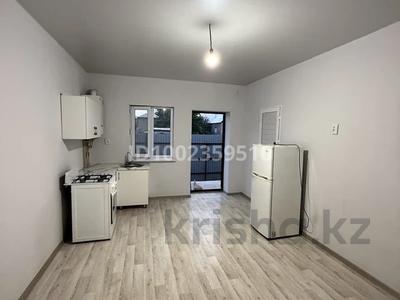 Отдельный дом · 2 комнаты · 40 м² · 8 сот., мкр Самал-3 56 за 80 000 ₸ в Шымкенте, Абайский р-н