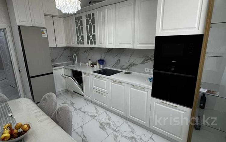 3-комнатная квартира · 100 м² · 8/18 этаж, Розыбакиева 237 за 800 000 ₸ в Алматы, Бостандыкский р-н — фото 2