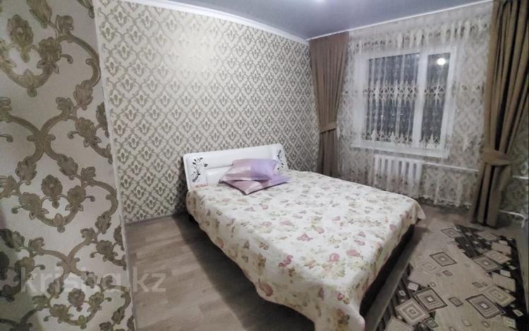 2-комнатная квартира, 51 м², 3/5 этаж посуточно, 3 мкр 4 за 12 000 〒 в Талдыкоргане — фото 2