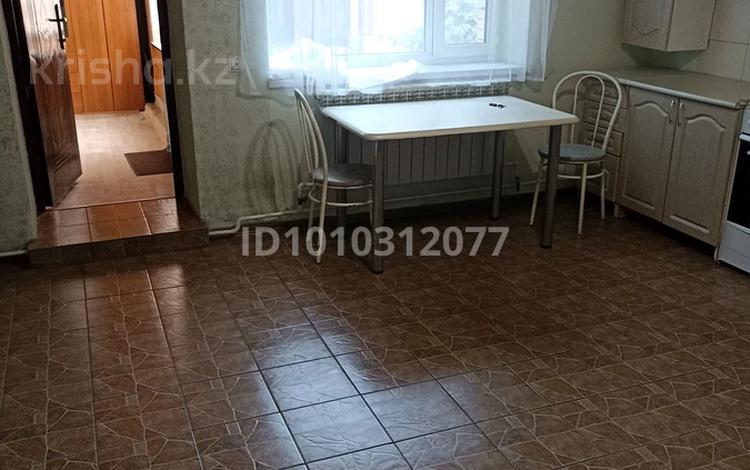 Отдельный дом · 2 комнаты · 100 м², мкр Новый Город — Гоголя за 200 000 ₸ в Караганде, Казыбек би р-н — фото 2