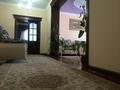 4-комнатный дом помесячно, 500 м², Рыскулова — Утегенова за 450 000 〒 в Шымкенте — фото 2