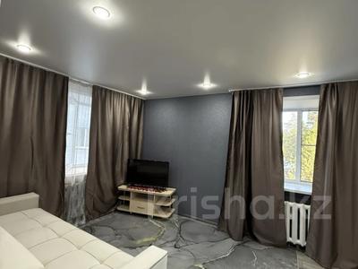 1-бөлмелі пәтер · 35 м² · 3/5 қабат, Кабанбай батыра 166, бағасы: 12 000 ₸ в Усть-Каменогорске, Ульбинский