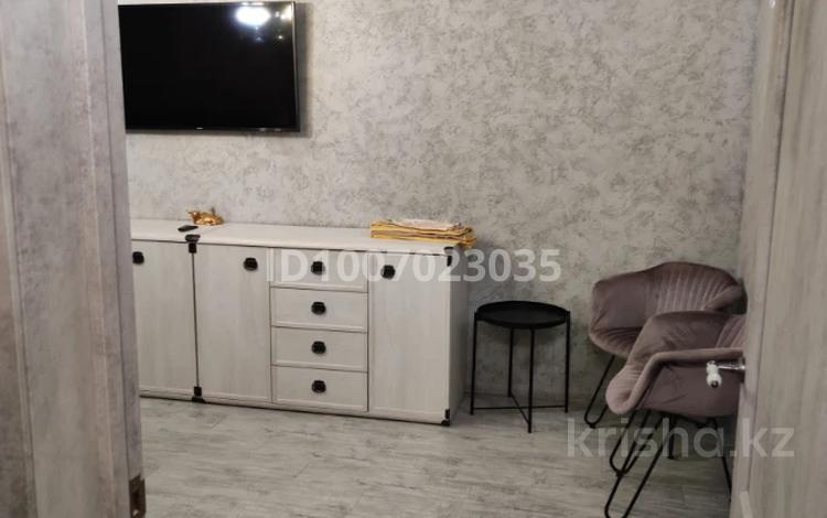 1-комнатная квартира · 28 м² · 1/5 этаж, мкр Новый Город, Комисарова 32а за 150 000 ₸ в Караганде, Казыбек би р-н — фото 2