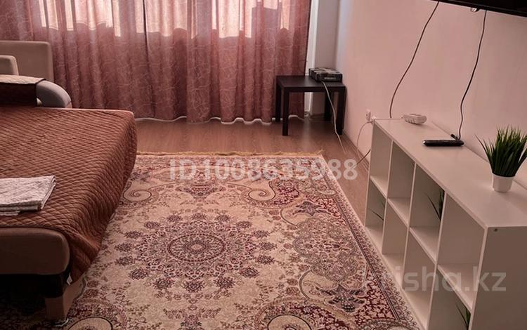1-комнатная квартира · 45 м² · 6/9 этаж, мкр Береке 33 за 10 000 ₸ в Атырау — фото 4