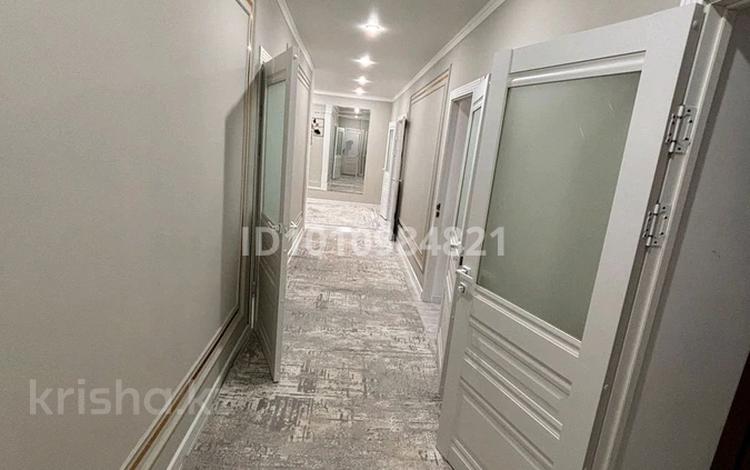 3-бөлмелі пәтер · 140 м² · 8/8 қабат, 29-й мкр 22 — школа 28, бағасы: 39.5 млн ₸ в Актау — фото 2