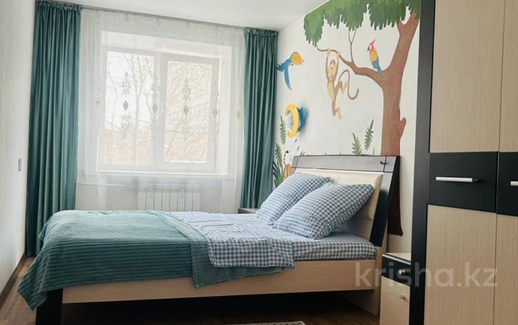 3-комнатная квартира · 65 м² · 2/5 этаж, Ауезова 20/1 — Колоса, Диагностического центра за 20 000 ₸ в Усть-Каменогорске — фото 5