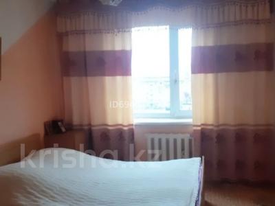 3-комнатная квартира · 74 м² · 8/9 этаж, Майкудук, 15й микрорайон 26/3 за 12.7 млн ₸ в Караганде, Алихана Бокейханова р-н