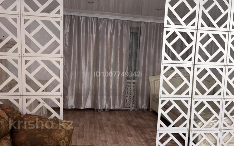 1-комнатная квартира · 40 м² · 1/10 этаж, Казыбек би 7/4 за 170 000 ₸ в Усть-Каменогорске — фото 2