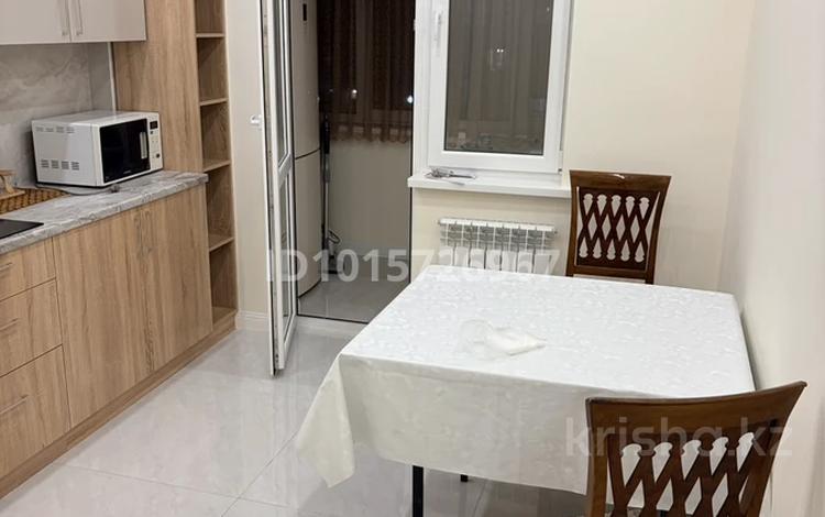1-комнатная квартира · 37.5 м² · 3/13 этаж, Есенова 160/3 за 300 000 ₸ в Алматы, Жетысуский р-н — фото 2