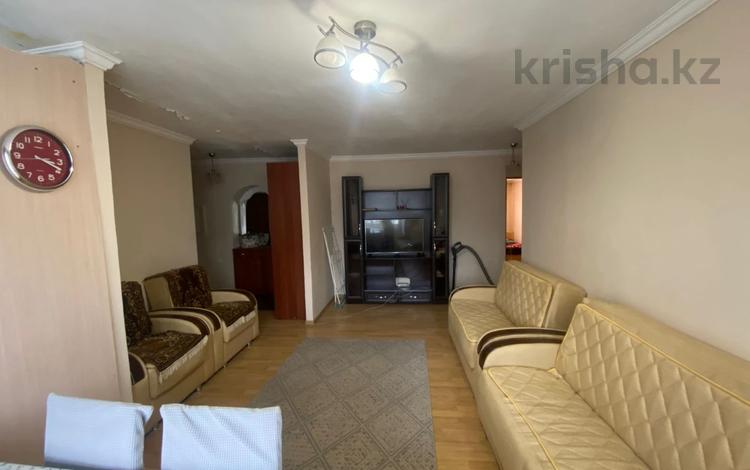 3-комнатная квартира · 57.3 м² · 3/5 этаж, пр. Н. Абдирова 22/1 за 21.5 млн ₸ в Караганде, Казыбек би р-н — фото 3
