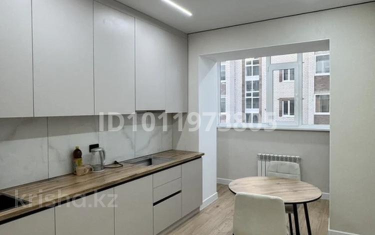 1-комнатная квартира · 42.5 м² · 3/5 этаж, мкр 12, Бактыбай батыр 96 — Озерной за 20 млн 〒 в Актобе — фото 2