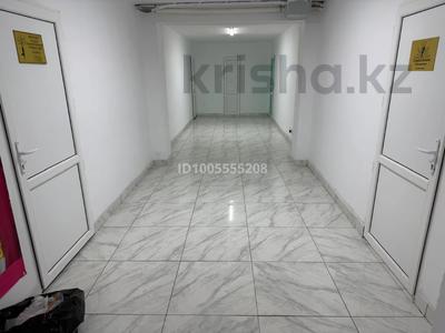 Свободное назначение, офисы, магазины и бутики, склады, салоны красоты, медцентры и аптеки, образование, развлечения, конференц-залы, кабинеты и рабочие места, студии · 45 м² за 90 000 〒 в Актобе, мкр. Алтын орда