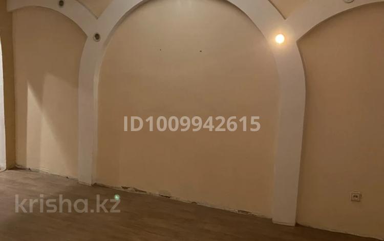 3-бөлмелі пәтер · 62 м² · 2/9 қабат, Би Боранбая 11б, бағасы: 120 000 ₸ в Семее — фото 2