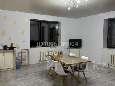 Отдельный дом · 3 комнаты · 350 м² · 13 сот., мкр Таусамалы за 135 млн 〒 в Алматы, Наурызбайский р-н