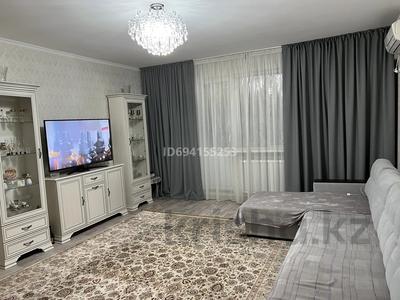 2-комнатная квартира, 62 м², 9/10 этаж, мкр Аксай-5 1 а за 50 млн 〒 в Алматы, Ауэзовский р-н