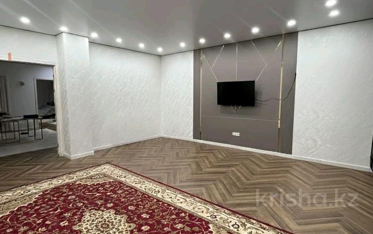 4-комнатная квартира · 170 м² · 8/15 этаж, 17-й мкр 46/1 за 65 млн ₸ в Актау — фото 2