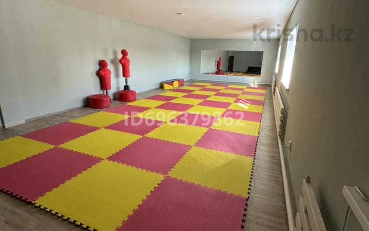 Свободное назначение · 100 м² за 150 000 ₸ в Уральске — фото 2
