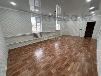 Отдельный дом · 4 комнаты · 160 м² · 1000 сот., Рахат-2 . 5- көше за 16 млн ₸ в Жанаозен