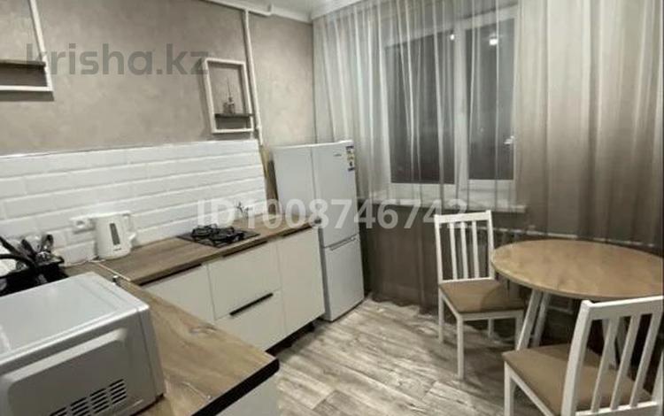 1-бөлмелі пәтер · 40 м² · 2/9 қабат, мкр Самал-2 85, бағасы: 20 000 ₸ в Алматы, Медеуский р-н — фото 4