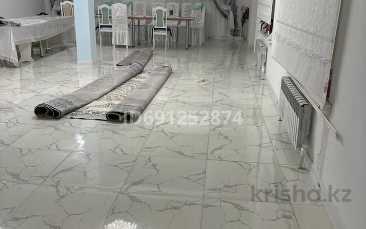 Свободное назначение, салоны красоты, образование · 93 м² за 200 000 ₸ в Уральске, мкр. Зачаганск пгт — фото 7