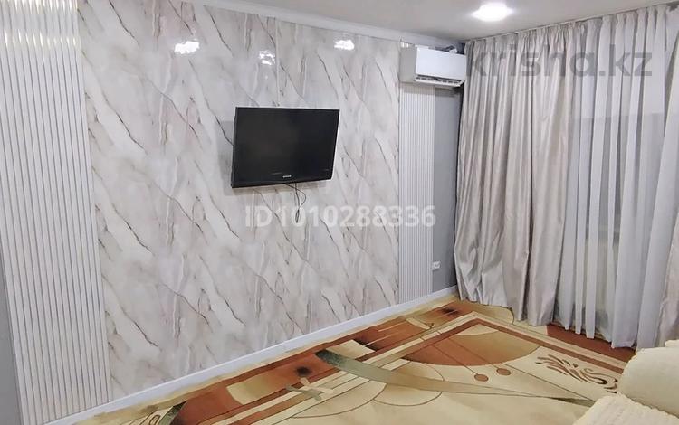 2-бөлмелі пәтер · 46 м² · 5/5 қабат, Алашахана 35 — Рядом с домом СВА "Тильман", шаговой доступности несколько школ и садов. Находятся в центре города., бағасы: 10 млн ₸ в Жезказгане — фото 2
