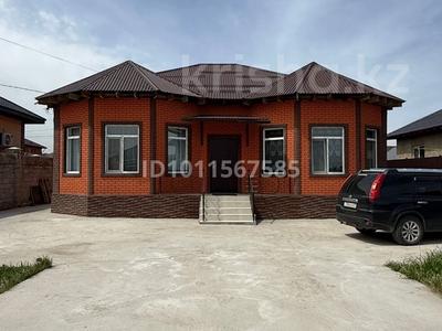 Отдельный дом · 4 комнаты · 156 м² · 6 сот., Қаскелең қаласы 017- квартал 17 — Ынтымақ базары қарсы жағында, Қаскелең қаласының ең керемет районынан ұй сатылады. мектеп. Бала бақша. Цон. Оптым базар бәрі жақын орналасқан ұйдің барлық дакымуттары дайын 2023- жылы салынған ұйіміз сатылады за 48.5 млн ₸ в Каскелене