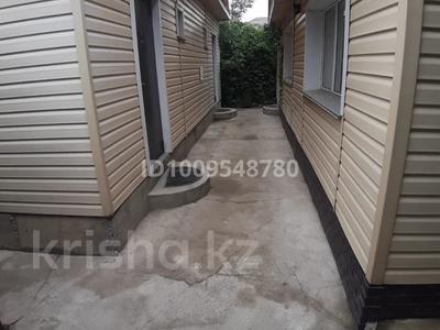 Дом · 1 комната · 42 м², мкр Достык 63 за 14 000 〒 в Алматы, Ауэзовский р-н