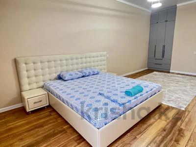 1-бөлмелі пәтер · 85 м² · 2/9 қабат, Центральный ш/а., проспект Каныш Сатпаев 60, бағасы: 10 000 ₸ в Атырау, мкр Центральный