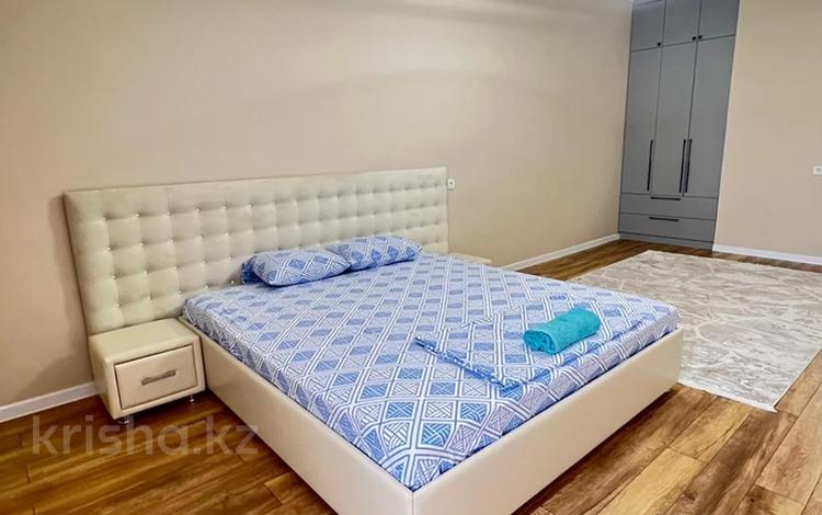 1-бөлмелі пәтер · 85 м² · 2/9 қабат, Центральный ш/а., проспект Каныш Сатпаев 60, бағасы: 10 000 ₸ в Атырау, мкр Центральный — фото 25