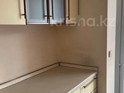 2-бөлмелі пәтер · 56 м² · 3/5 қабат, Ақсай-3 ш/а. 2/1, бағасы: 200 000 ₸ в Алматы, Ауэзовский р-н