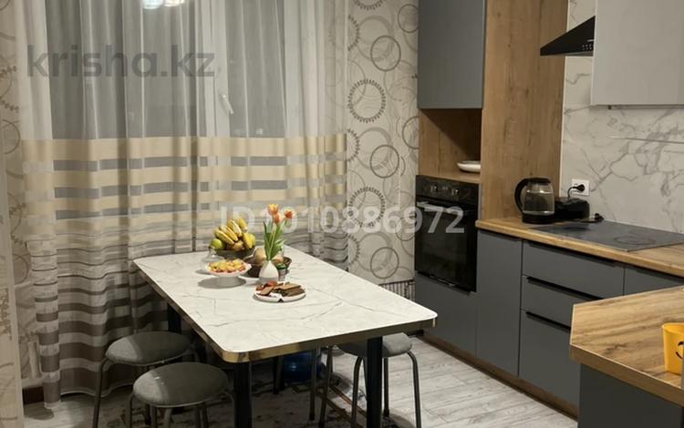 3-бөлмелі пәтер · 72 м² · 8/10 қабат, мкр Юго-Восток, Строителей 11/1, бағасы: 26.8 млн ₸ в Караганде, Казыбек би р-н — фото 6