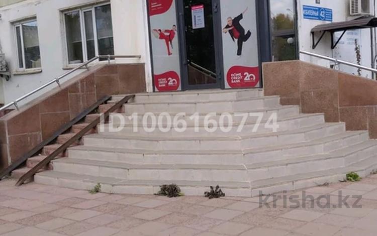 Свободное назначение, офисы, магазины и бутики, салоны красоты, медцентры и аптеки, образование, кабинеты и рабочие места · 52 м² за 280 000 〒 в Кокшетау — фото 3