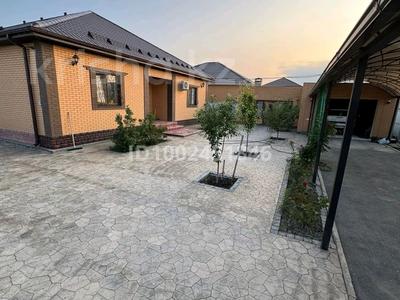 Отдельный дом · 4 комнаты · 172 м² · 85 сот., мкр Самал-2, Абдрашита Садыханова 19 за 65 млн ₸ в Атырау