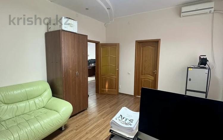 3-комнатная квартира · 130 м² · 2/4 этаж, Иманова 9 — Горячая цена!