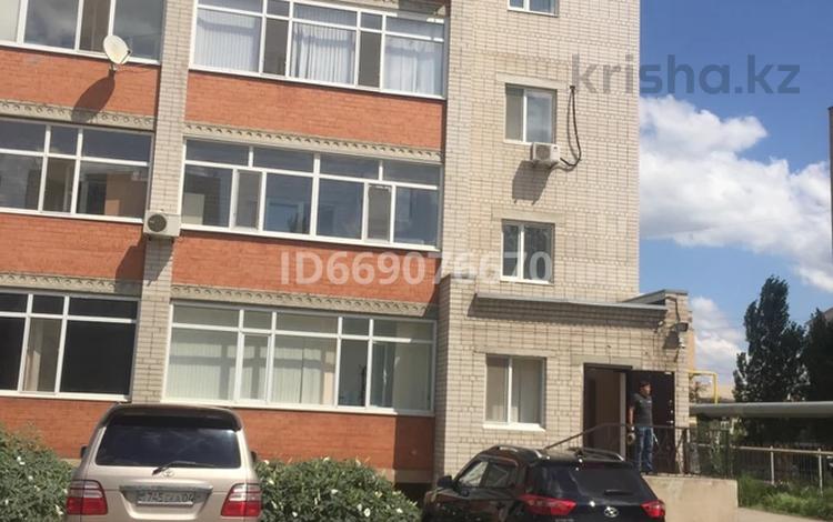 4-комнатная квартира · 197.2 м² · 10/10 этаж, мкр Шанхай, Казангапа 57В за 43.5 млн ₸ в Актобе — фото 2