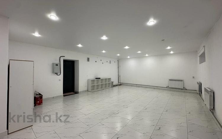 Офисы, магазины и бутики, склады, салоны красоты, образование, кабинеты и рабочие места, студии · 52 м² за 200 000 ₸ в Астане, Нура р-н — фото 2