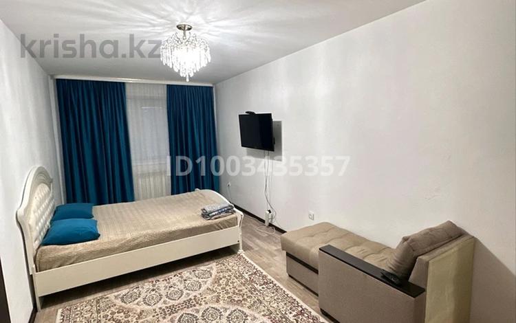 1-комнатная квартира · 45 м² · 1/5 этаж, мкр. Алтын орда, Мкр. Алтын орда, Мустафа Шокай 338а — В центре Батыса, тихий двор, рядом клиника Дару, хорошая геолокация, в за 10 000 〒 в Актобе — фото 2