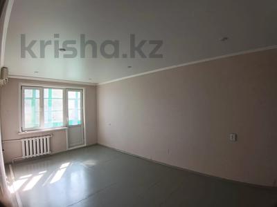 1-комнатная квартира · 29.8 м² · 5/5 этаж, мкр Айгуль 50/2 за 9.8 млн 〒 в Уральске