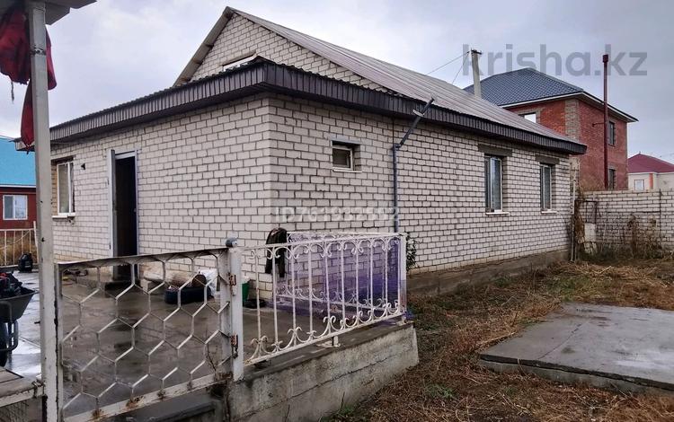 Отдельный дом · 2 комнаты · 80 м² · 6 сот., мкр 12, Актюбжилстрой 42 за 70 000 〒 в Актобе — фото 2