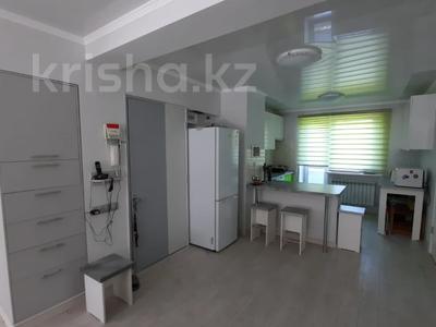 4-комнатная квартира, 180 м², 2/2 этаж, Римского Корсакова за 70 млн 〒 в Алматы, Бостандыкский р-н